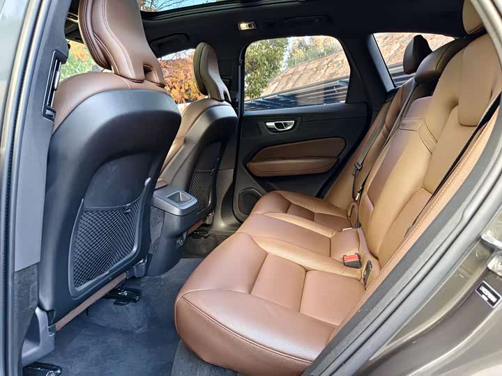 Фото 7 - Volvo XC60