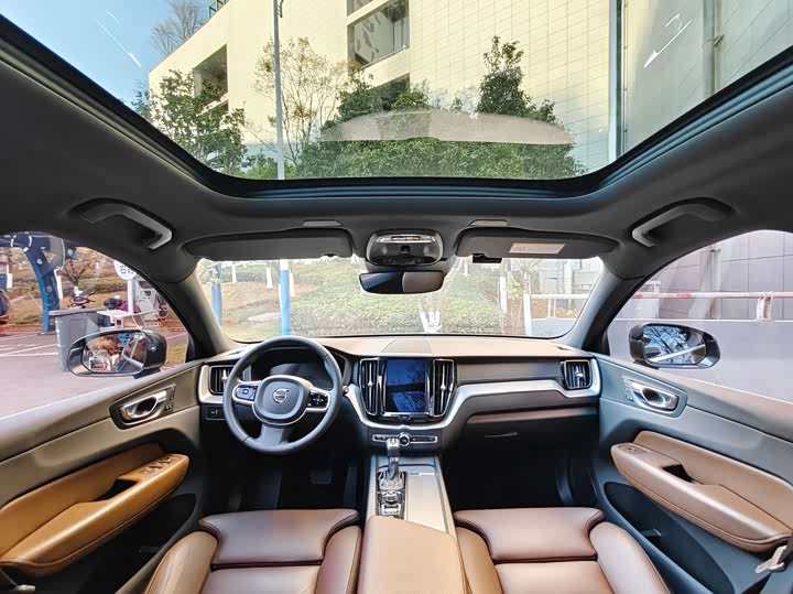 Фото 9 - Volvo XC60