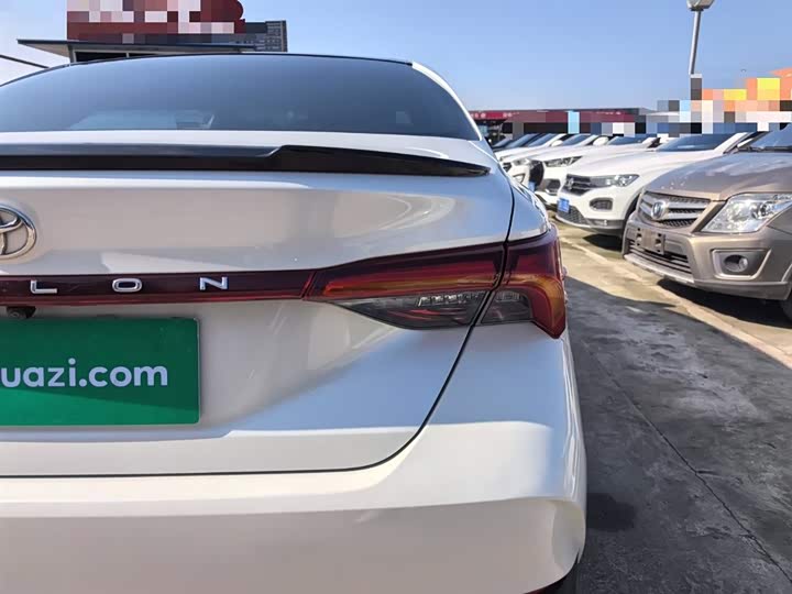 Фото 8 - Toyota Avalon