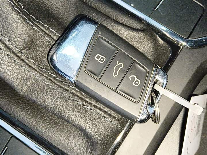 Фото 9 - Volkswagen Passat