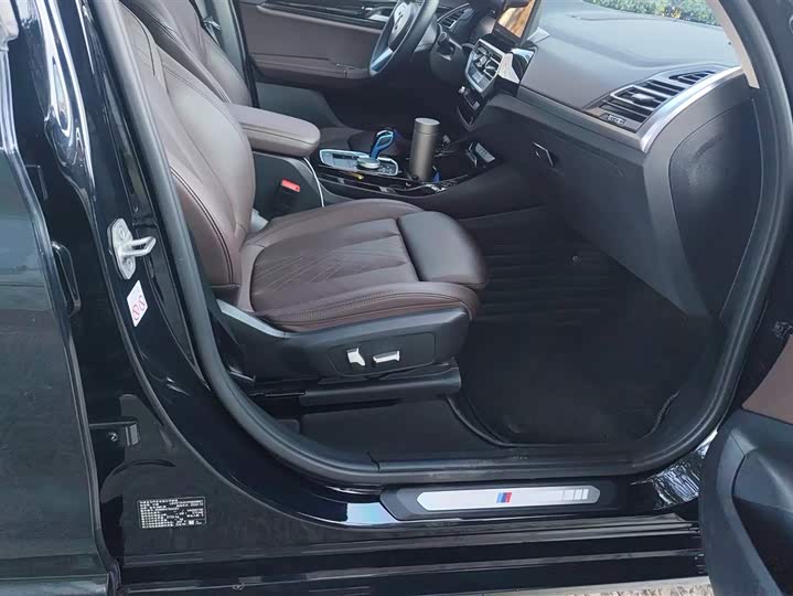 Фото 8 - BMW iX3