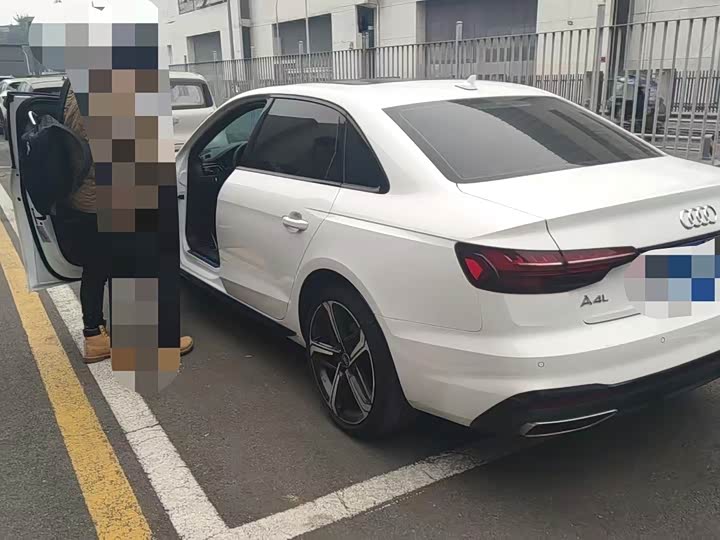 Фото 5 - Audi A4L