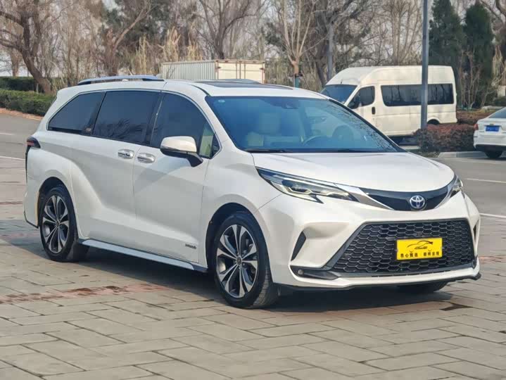 Фото 3 - Toyota Granvia