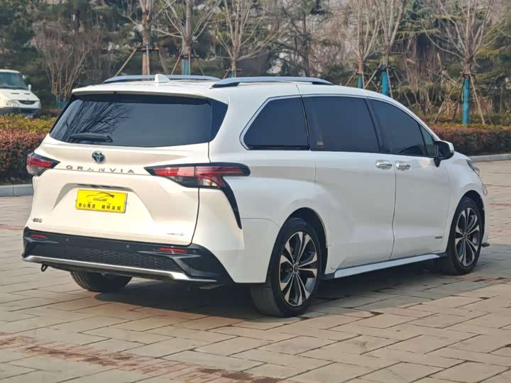 Фото 4 - Toyota Granvia