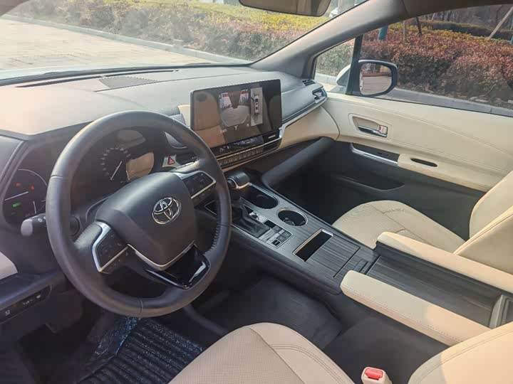 Фото 7 - Toyota Granvia