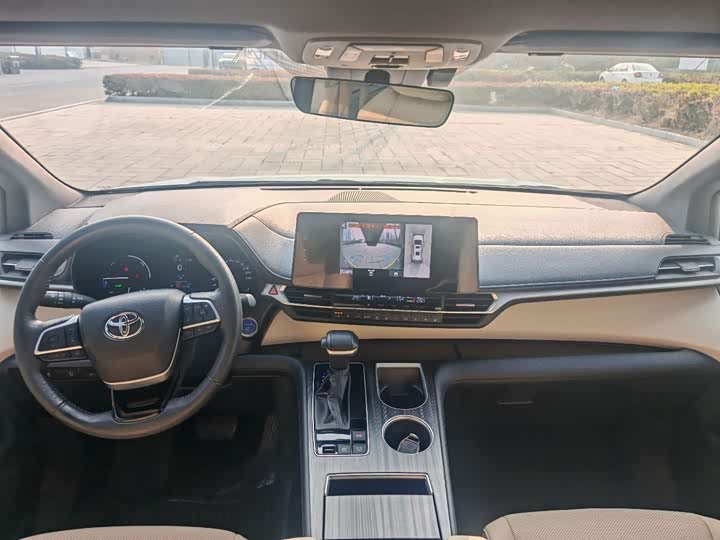 Фото 8 - Toyota Granvia