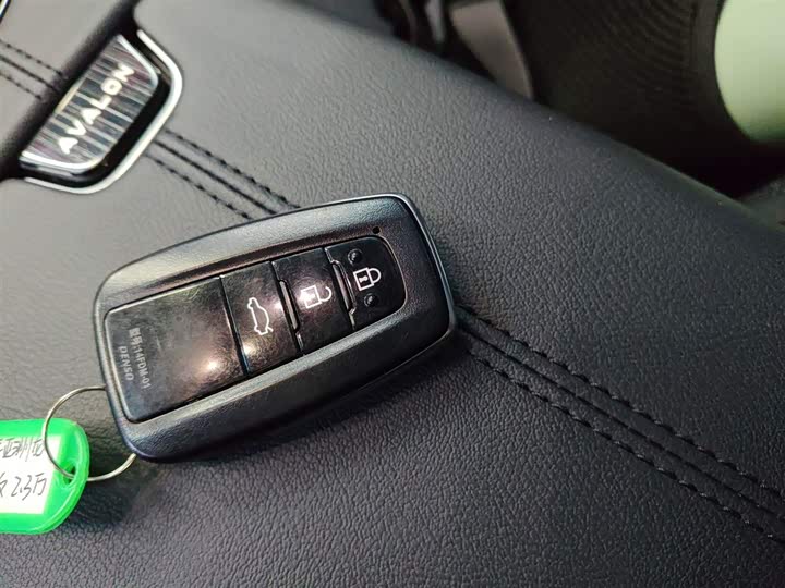 Фото 9 - Toyota Avalon