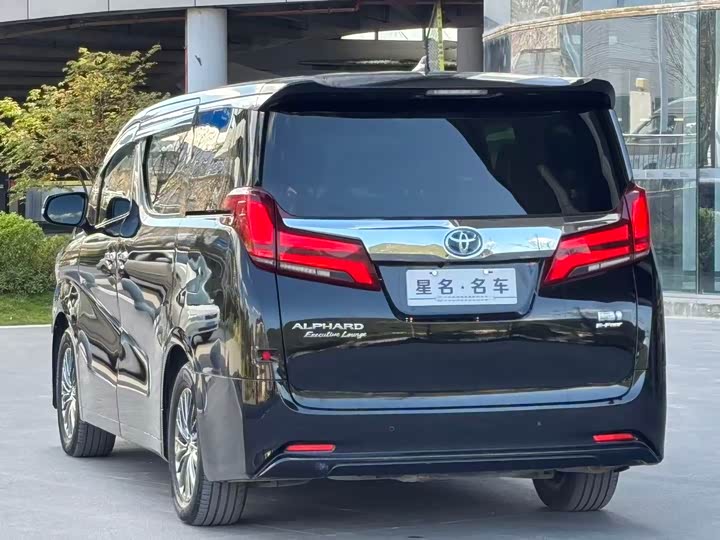 Фото 9 - Toyota Alphard