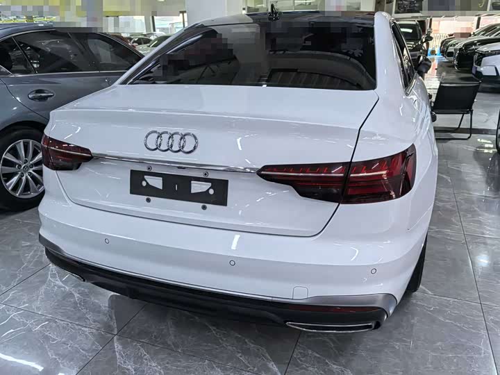 Фото 5 - Audi A4L