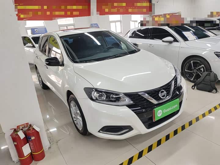 Фото 4 - Nissan Tiida