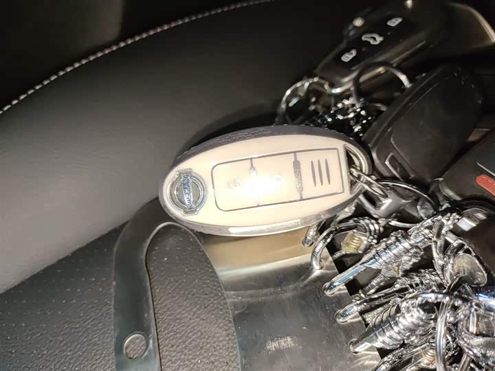 Фото 9 - Nissan Tiida