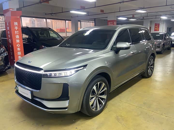 Фото 1 - LiXiang One