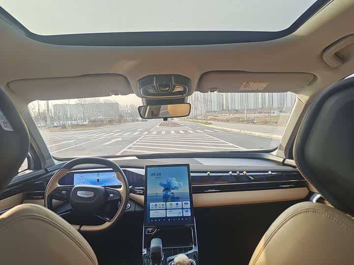 Фото 6 - Geely Atlas L