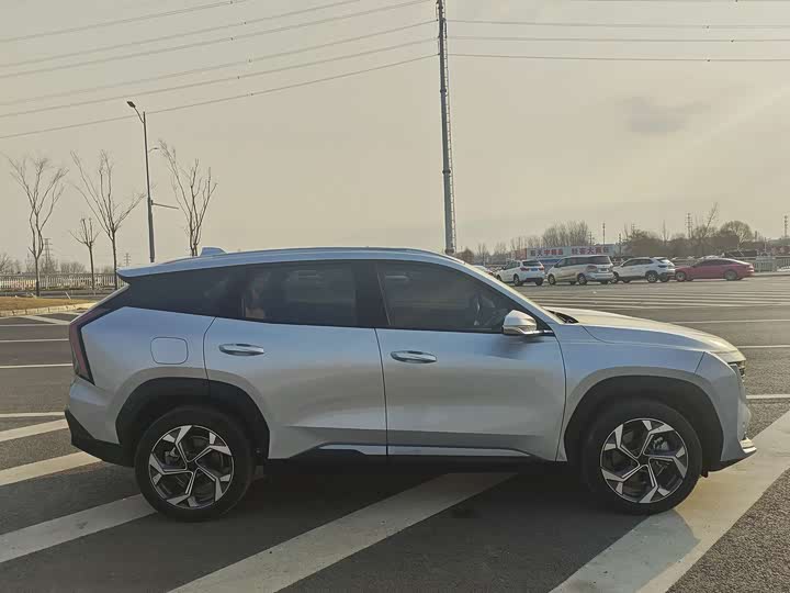 Фото 9 - Geely Atlas L