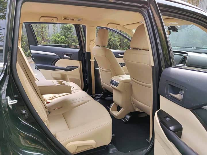 Фото 7 - Toyota Highlander