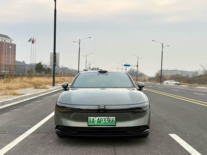 Фото 1 - Zeekr 007