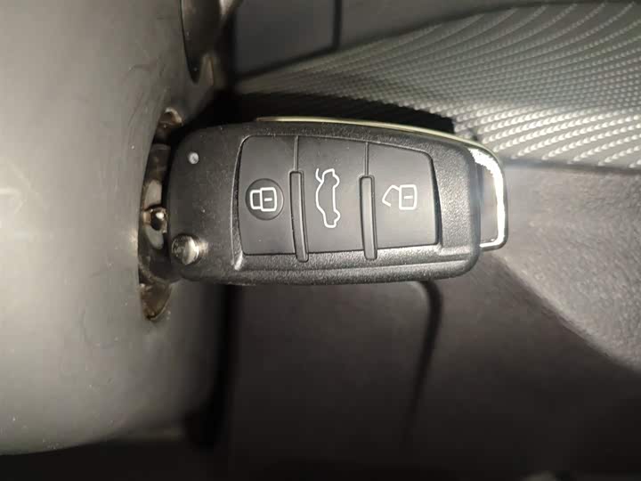 Фото 9 - Audi Q2L