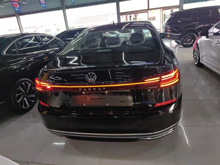 Фото 6 - Volkswagen Passat Hybrid