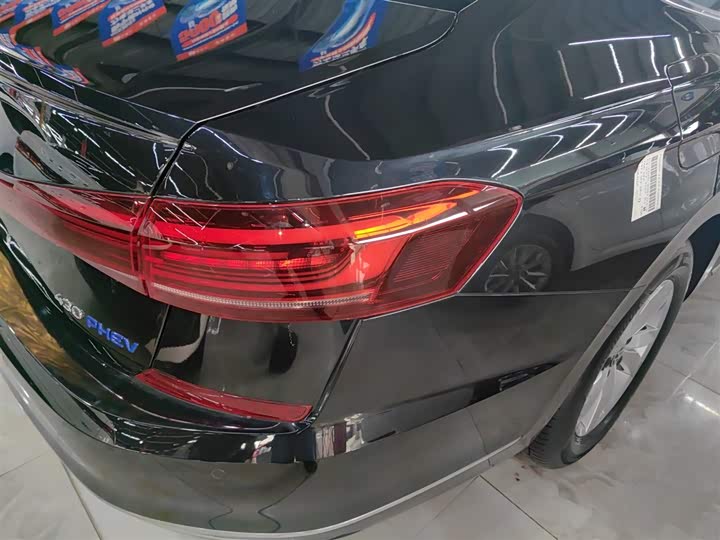 Фото 8 - Volkswagen Passat Hybrid