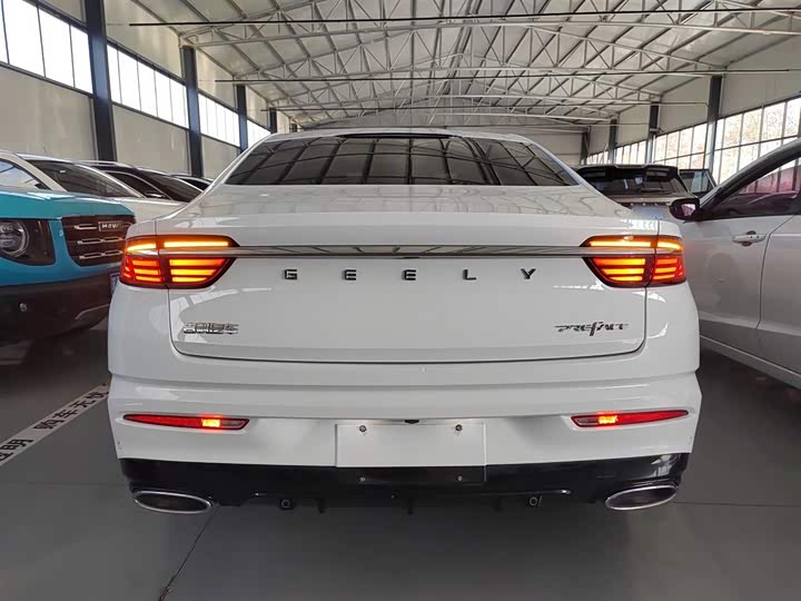 Фото 6 - Geely Preface