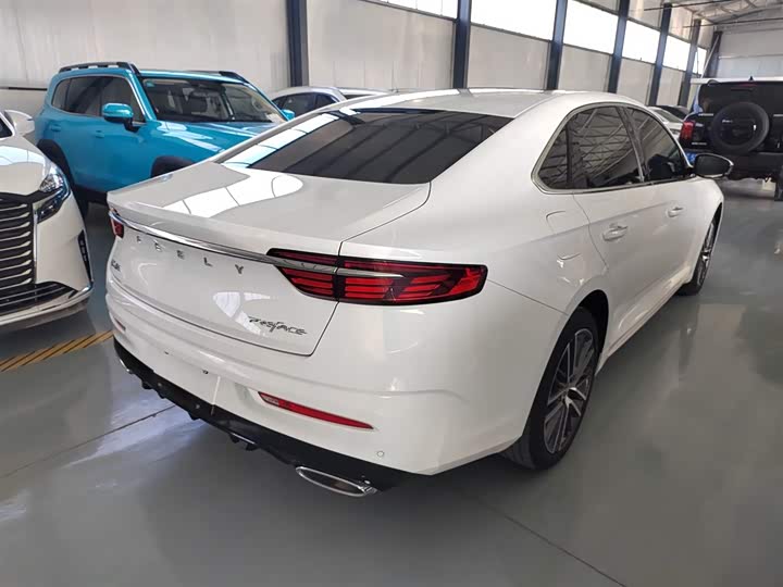 Фото 7 - Geely Preface