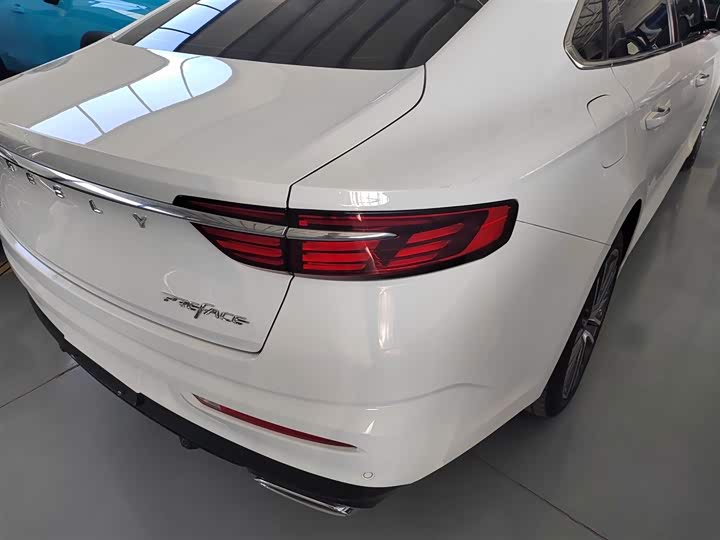 Фото 8 - Geely Preface