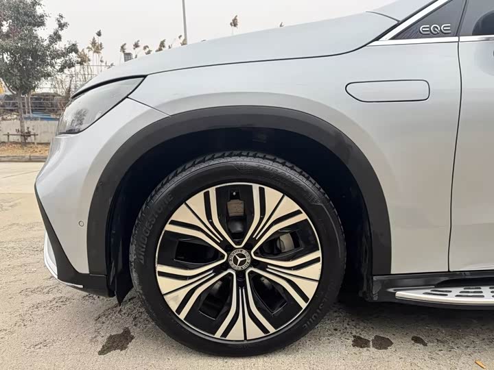 Фото 4 - Mercedes-Benz EQE SUV