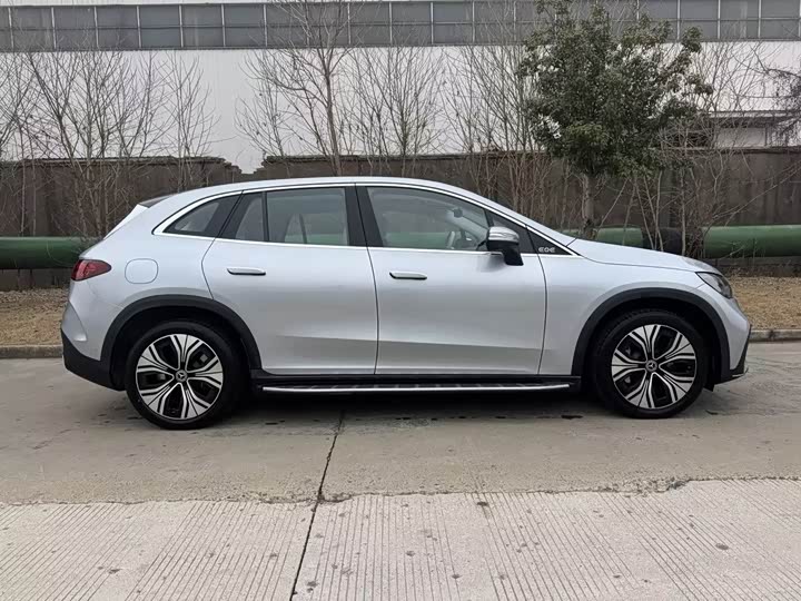 Фото 7 - Mercedes-Benz EQE SUV