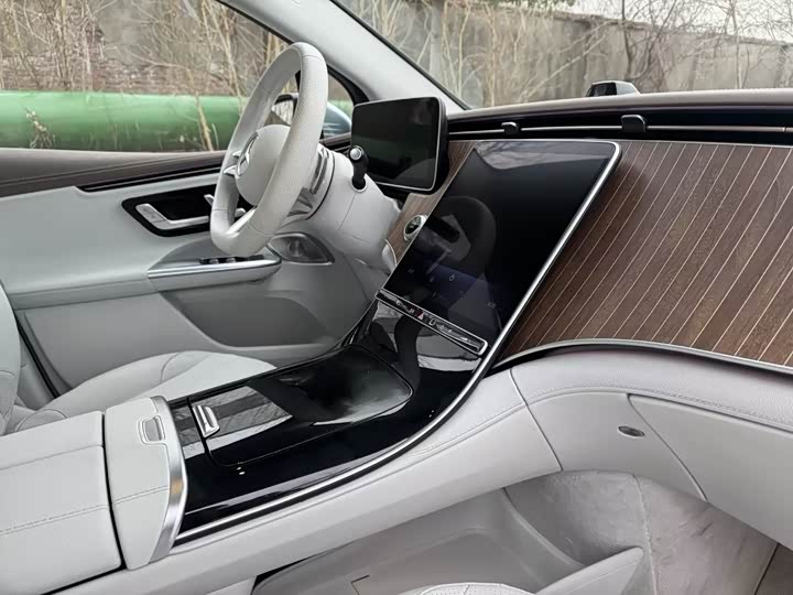 Фото 8 - Mercedes-Benz EQE SUV