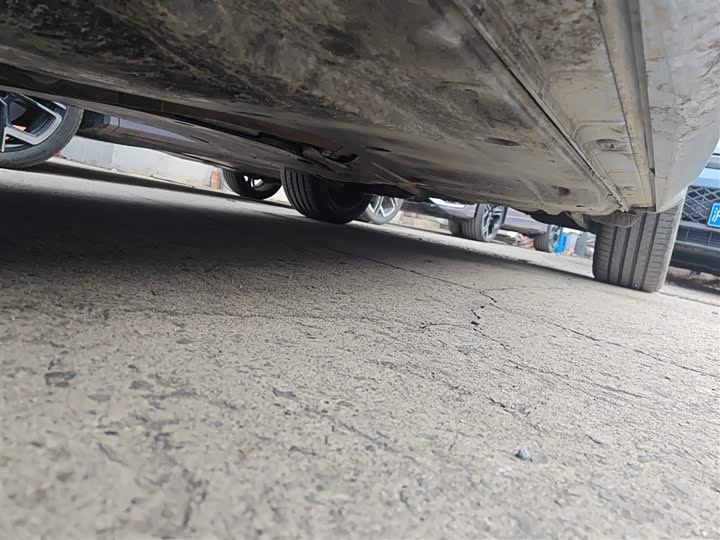 Фото 8 - Volkswagen Tiguan L Pro