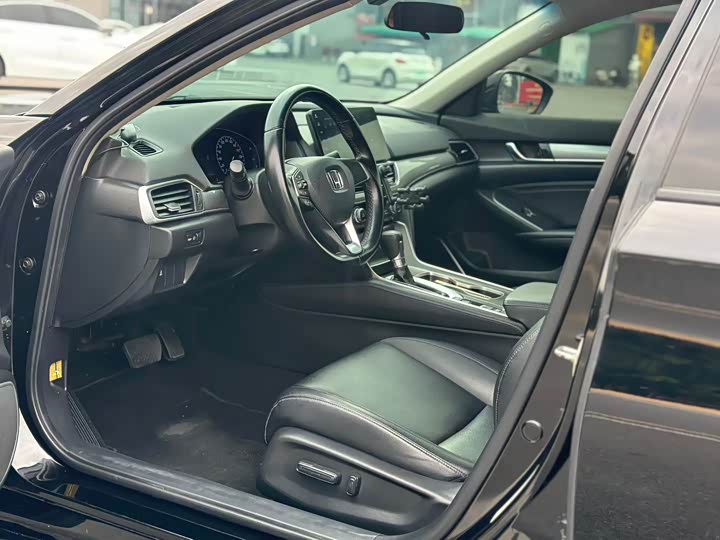 Фото 4 - Honda Accord