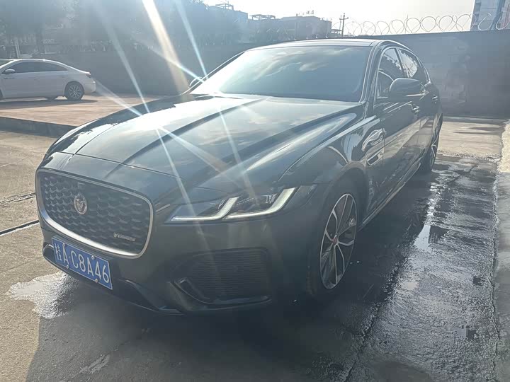 Фото 1 - Jaguar XF L