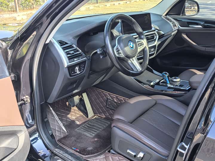 Фото 8 - BMW iX3