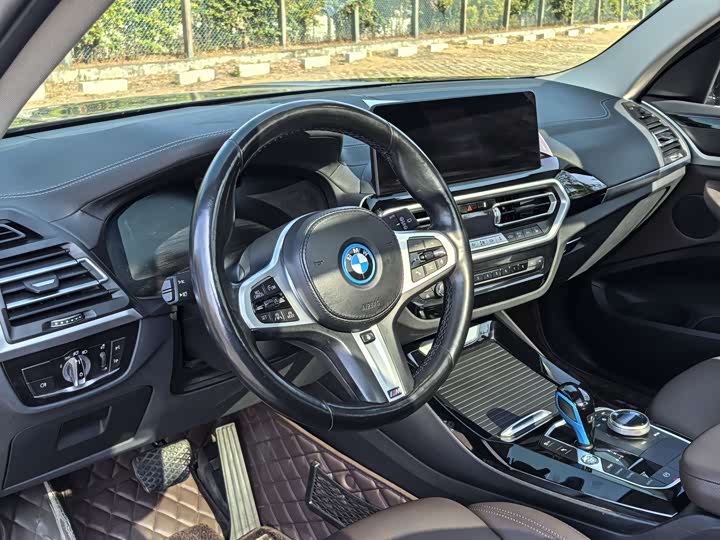 Фото 9 - BMW iX3