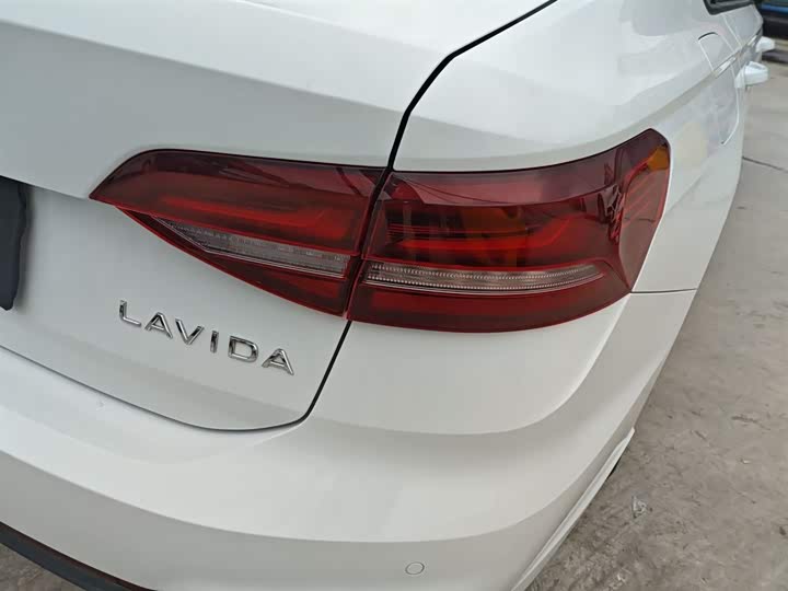 Фото 8 - Volkswagen Lavida