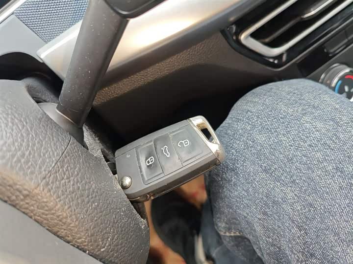 Фото 9 - Volkswagen Lavida