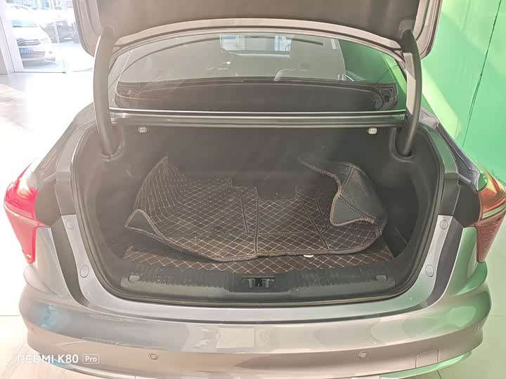 Фото 9 - Hongqi H5