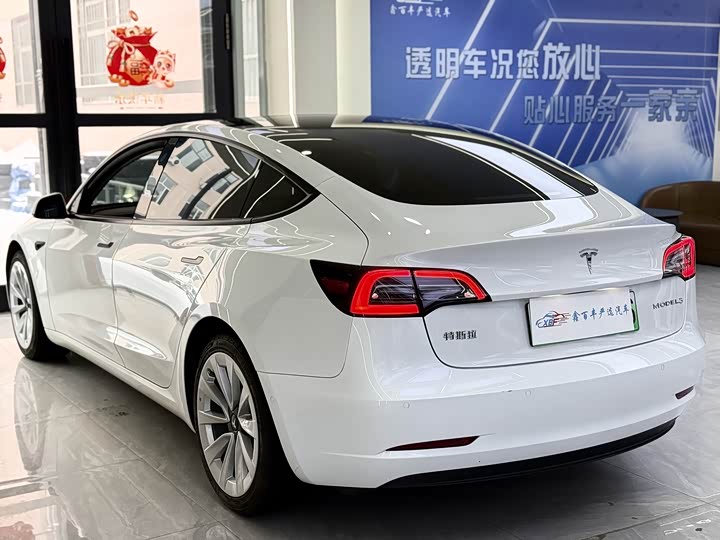 Фото 8 - Tesla Model 3