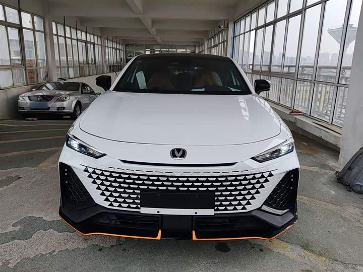 Фото 3 - Changan UNI-V