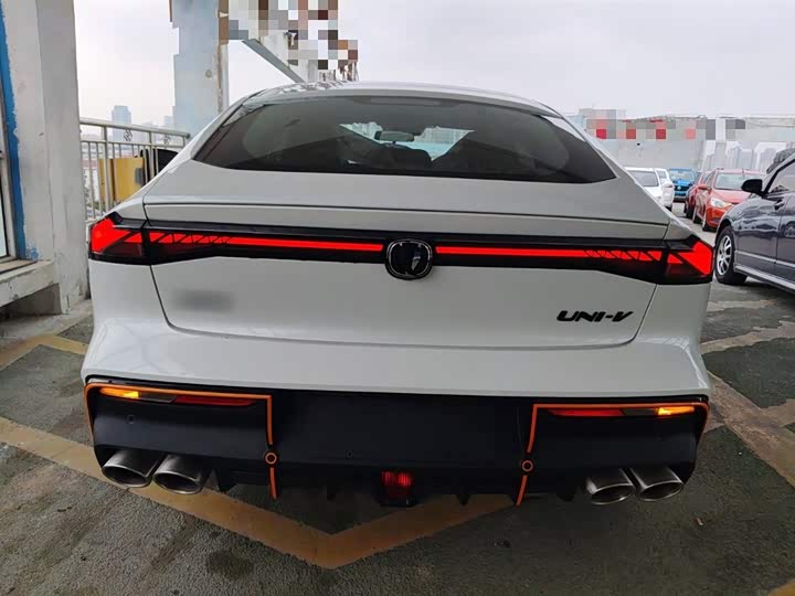 Фото 6 - Changan UNI-V