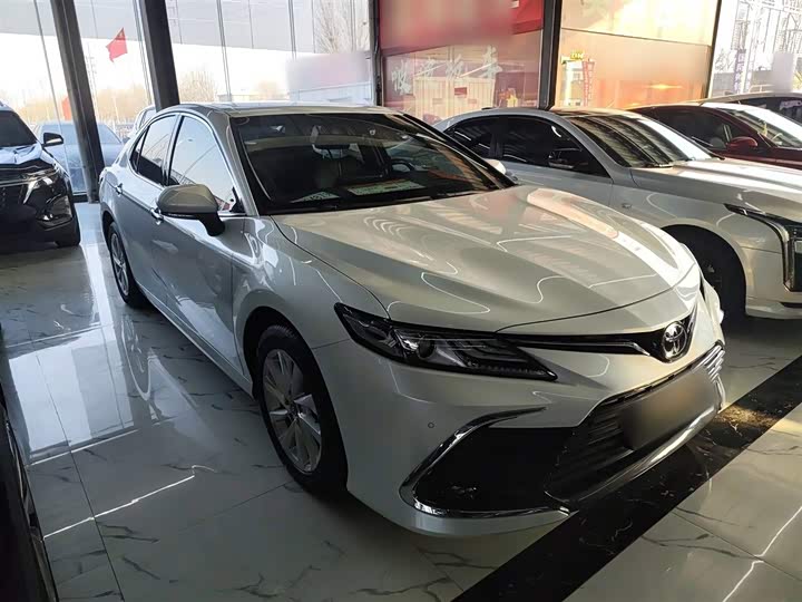 Фото 4 - Toyota Camry