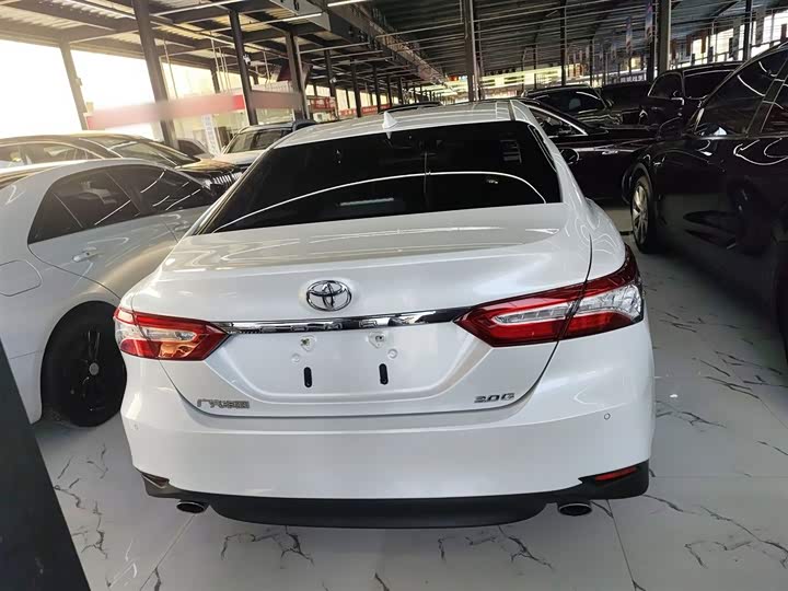 Фото 6 - Toyota Camry