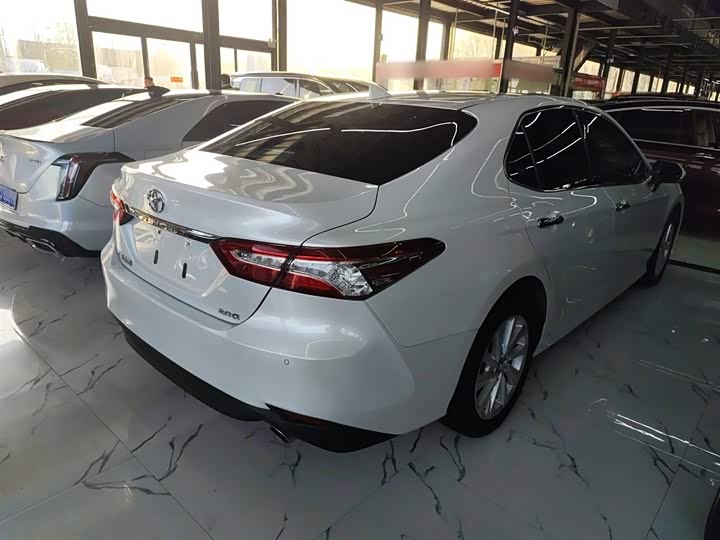 Фото 7 - Toyota Camry