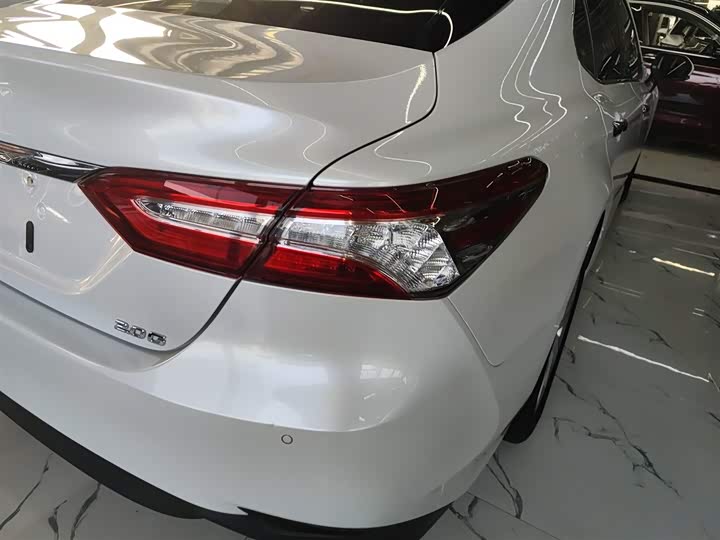 Фото 8 - Toyota Camry