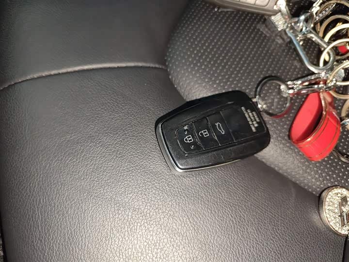 Фото 9 - Toyota Camry