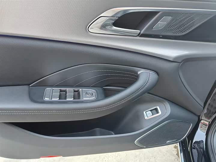 Фото 4 - Hongqi H5