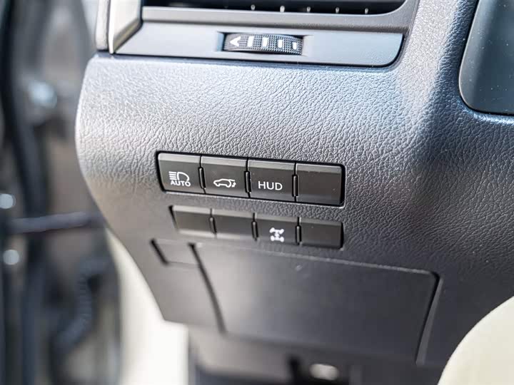 Фото 7 - Lexus RX