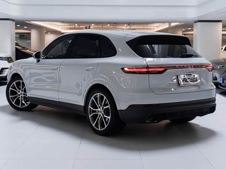 Фото 7 - Porsche Cayenne