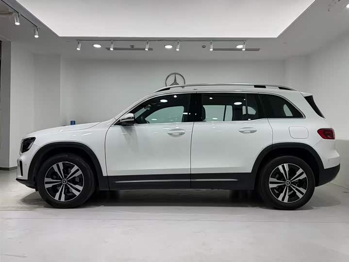 Фото 8 - Mercedes-Benz GLB-Class