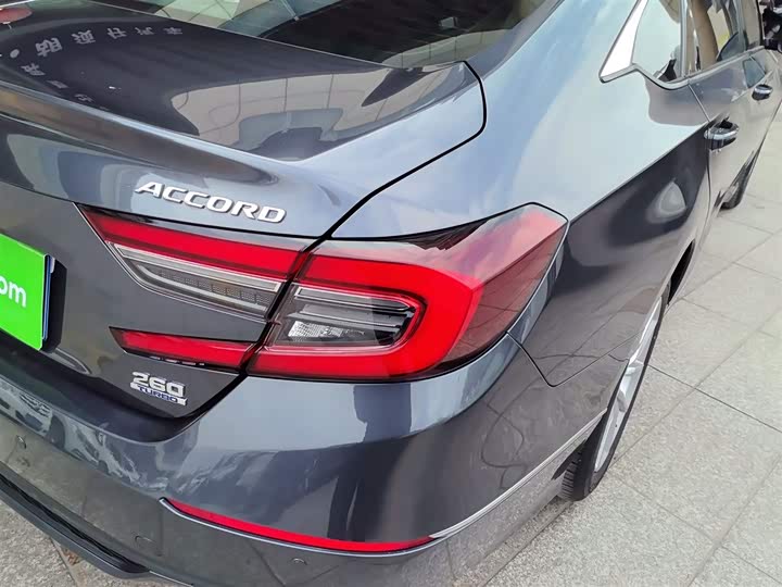 Фото 8 - Honda Accord